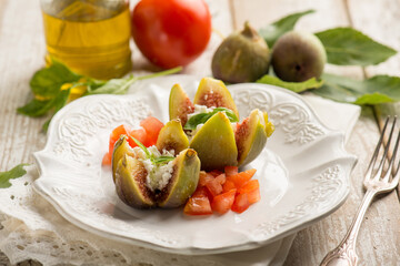 figs salad with feta cheese and tomato