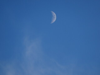 Obraz na płótnie Canvas 青空と雲と月