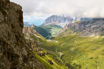Naklejka premium Beautiful scene of the italian dolomites as seen from the Trincee Via Ferrata with Sasso Lungo in the background