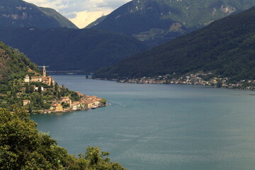 Fototapeta na wymiar Veduta del borgo di Morcote, Svizzera Italiana, con lago di Lugano.