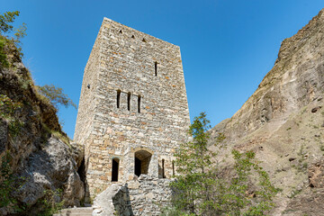 Fototapeta na wymiar Fortress tower in Dagestan