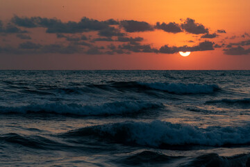 Naklejka premium sunset over the sea