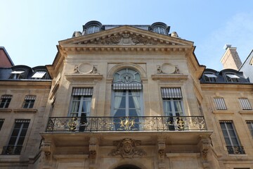 Fototapeta na wymiar Le palais royal, construit au 17eme siecle, vue de l'exterieur, ville de Paris, Ile de France, France