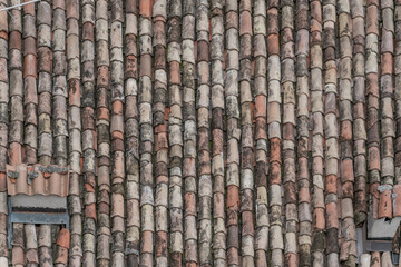 Wall texture of identical glass blocks.