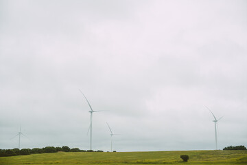 Windmill in the north of spain © Bárbara Jarque/Wirestock