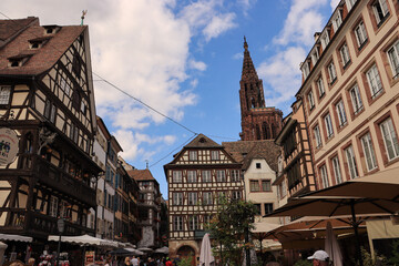 Romantisches Straßburg; Ferkelmarkt mit Blick zum Münster