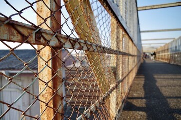 錆たフェンス