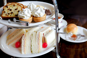 English Afternoon Tea with sandwiches, pastries, cakes and tea / イングリッシュアフタヌーンティーのサンドウィッチやペストリー・ケーキと紅茶