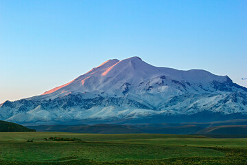 Эльбрус с пастбищами и сенокосами Приэльбрусья