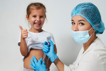 Girl getting insulin by female doctor