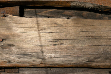 Brązowe drewniane deski elewacji budynku jako tekstura © Robert