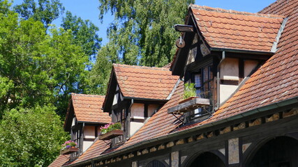 Dachgauben an einem Fachwerkhaus mit Flaschenzug