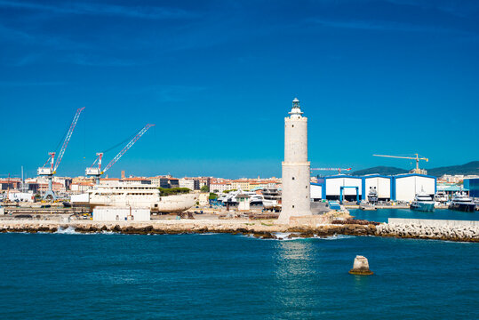 Livorno Bastia - Bilder vom Hafen
