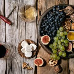 Fototapeta na wymiar Wine appetizers with different grapes and wine