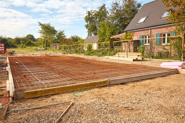 Stahlbeton-Matten als Fundament für die Errichtung eines Fertighauses.