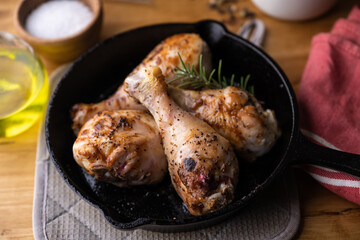 baked chicken drumsticks in iron skillet pan