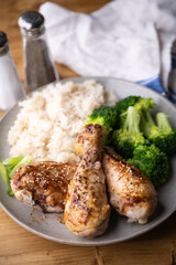 teriyaki chicken drumsticks with broccoli and brown rice