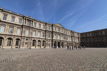 Fototapeta na wymiar Le musee du Louvre, vu de l'exterieur, ville de Paris, Ile de France, France