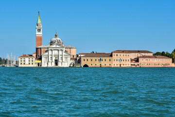 Fototapeta na wymiar beautiful view of the island of Isola di San Giorgio Maggiore in Venice, Italy 
