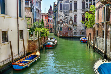 Obraz na płótnie Canvas Gondola on the canal in Venice, typical Italy architecture