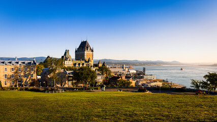 Fototapeta premium the Château Frontenac in front of the St. Lawrence River in the early morning