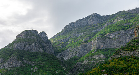 Fototapeta na wymiar Góry Alpet Shqiptare w północnej Albanii