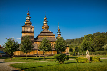 Old wooden Church located in Krempna (Beskid Niski, Podkarpacie - Poland)  - obrazy, fototapety, plakaty