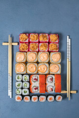 The set is big. Japanese cuisine. Set for a big company.