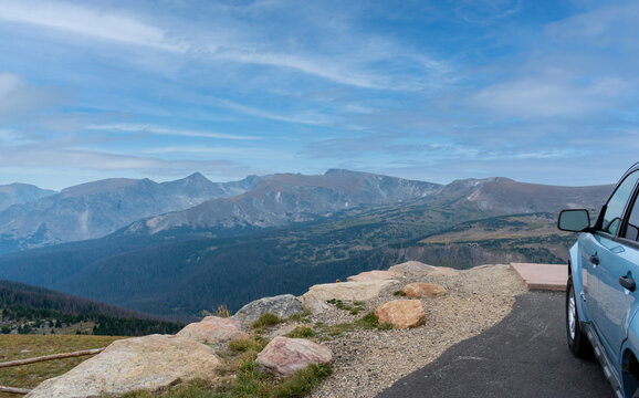 Spectacular mountain views from scenic overlook in Rocky Mountain National Park