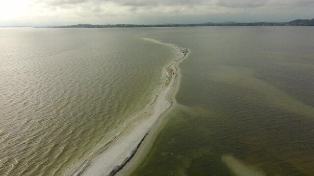 Imagem a&eacute;rea de lago salgado Ponta do Alcaira Arraial do Cabo
