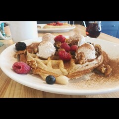 waffles with berries