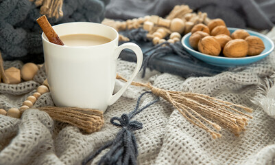 Fototapeta na wymiar scandinavian style cozy morning with some knitted blankets, cacao mug, gift box, winter and festive mood, cristmas vibe. 