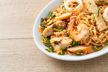 Instant noodle spicy salad with mixed meats