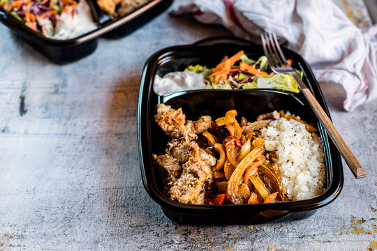 Ready-to-eat Fajita Bowl With Chicken, Salad, Fried Bell Peppers And Cauliflower Rice