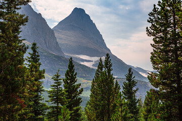 Obraz premium Glacier Mountain Views in Many Glacier, Glacier National Park, Montana
