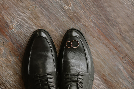 wedding rings on wedding shoes
