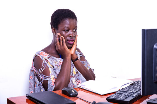 young amazed businesswoman looking at laptop screen in office.