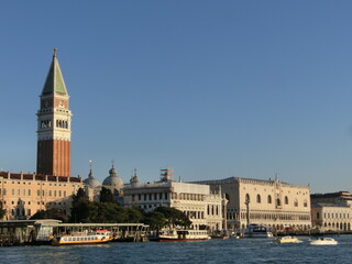 Fototapeta na wymiar The Architecture and Vibe of Venice 