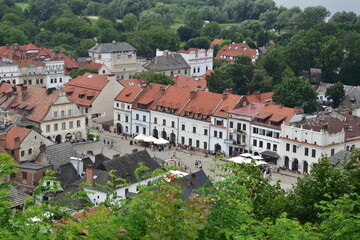 Fototapeta na wymiar Kazimierz Dolny widok na Rynek z Góry Trzech Krzyży