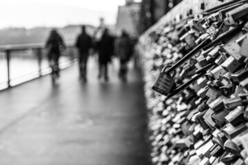 Obraz premium people walking on the street in black and white 