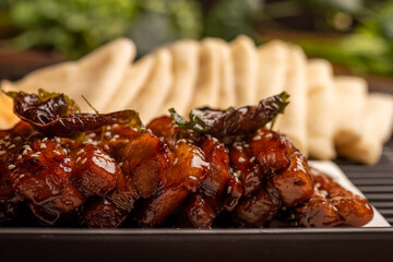 Traditional Chinese banquet dishes, coated braised meat