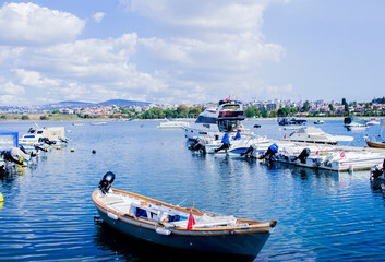 Fototapeta na wymiar boats in the harbor