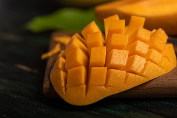 Cut and complete mangoes on the chopping board