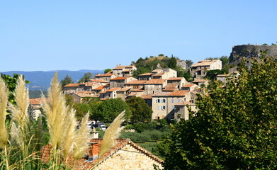 Fototapeta na wymiar Le village médiéval de Banne dans le sud de l'Ardèche en France