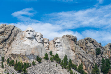 Mount Rushmore on a sunny day. - obrazy, fototapety, plakaty