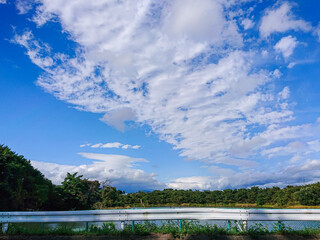 Obraz na płótnie Canvas lake and sky