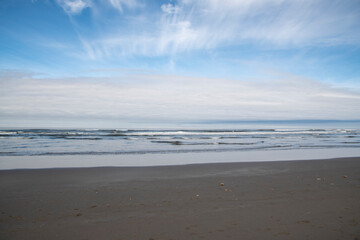 Fototapeta na wymiar ocean beach blue sky
