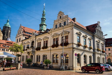 Fototapeta premium pirna, deutschland - altes rathaus und turm von st. marien