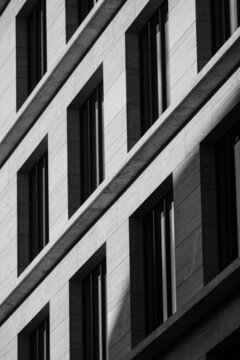 Natursteinfasse in Schwarz/Weiss, Detail, Architekturfotografie