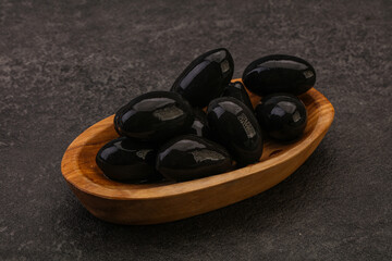 Pickled black olives in the bowl